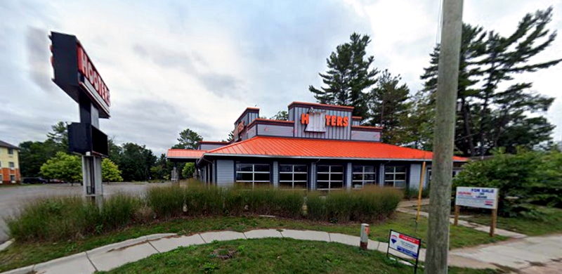 Hooters - Traverse City - 1840 Us-31